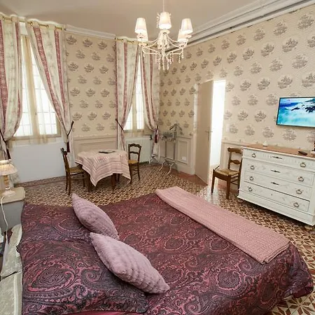 Bed & Breakfast La Petite Saunerie Avignon